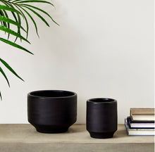 Load image into Gallery viewer, Zola Cachepots, set of 2