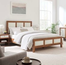 Load image into Gallery viewer, Capri Wood Grain Queen Platform Bed in Walnut